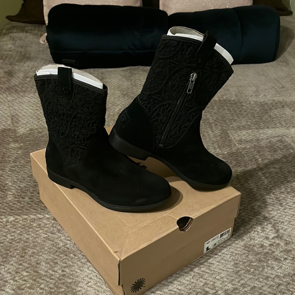 NIB Ugg Australia Little Big Kids Size 4 Black Dahlia Lace Boots Zip sides